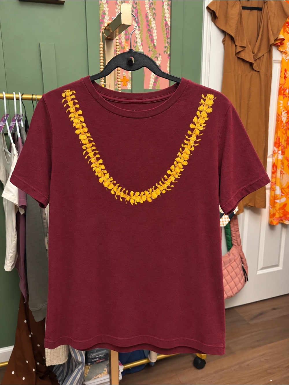 Mahina Made Women's Tee with Lei Print Size Large